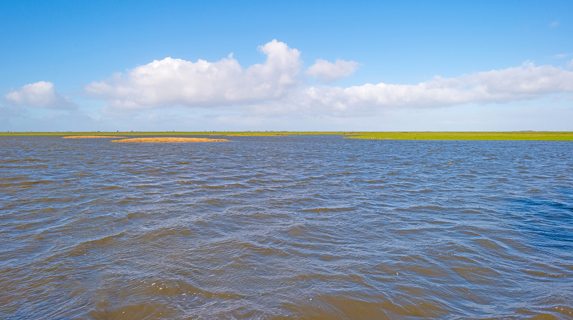 内蒙古达里诺尔湖,也称为"大海一样的湖",不仅是内蒙古地区四大名湖之