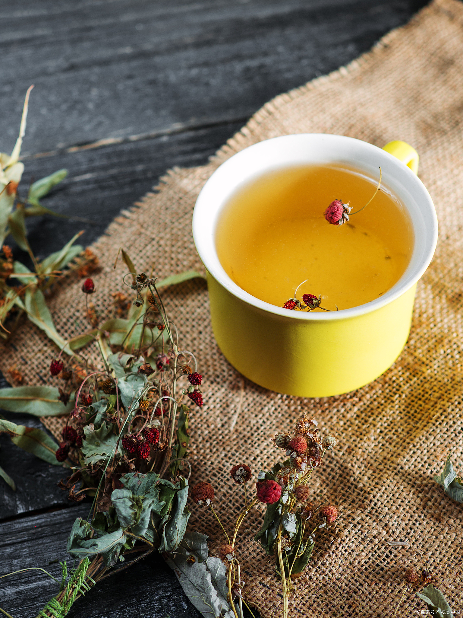 29岁女子经常喝藏红花茶,半年后突发胃溃疡,饮用期间有两个习惯