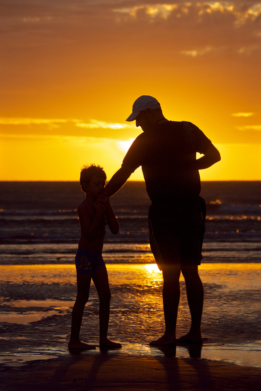 下面的9个技巧可以帮助你提升父子间的关系,并建立更亲密的联系.