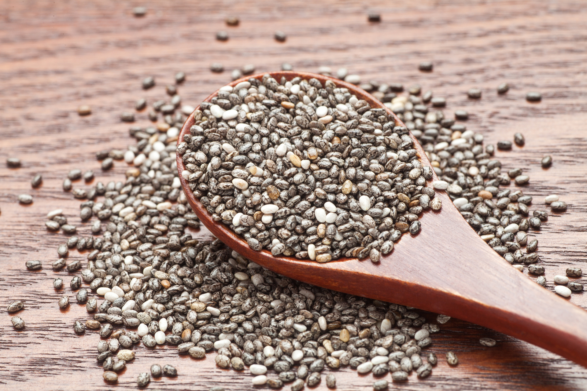 一般来说,体质偏热的人表现为怕热,易出汗,易口渴