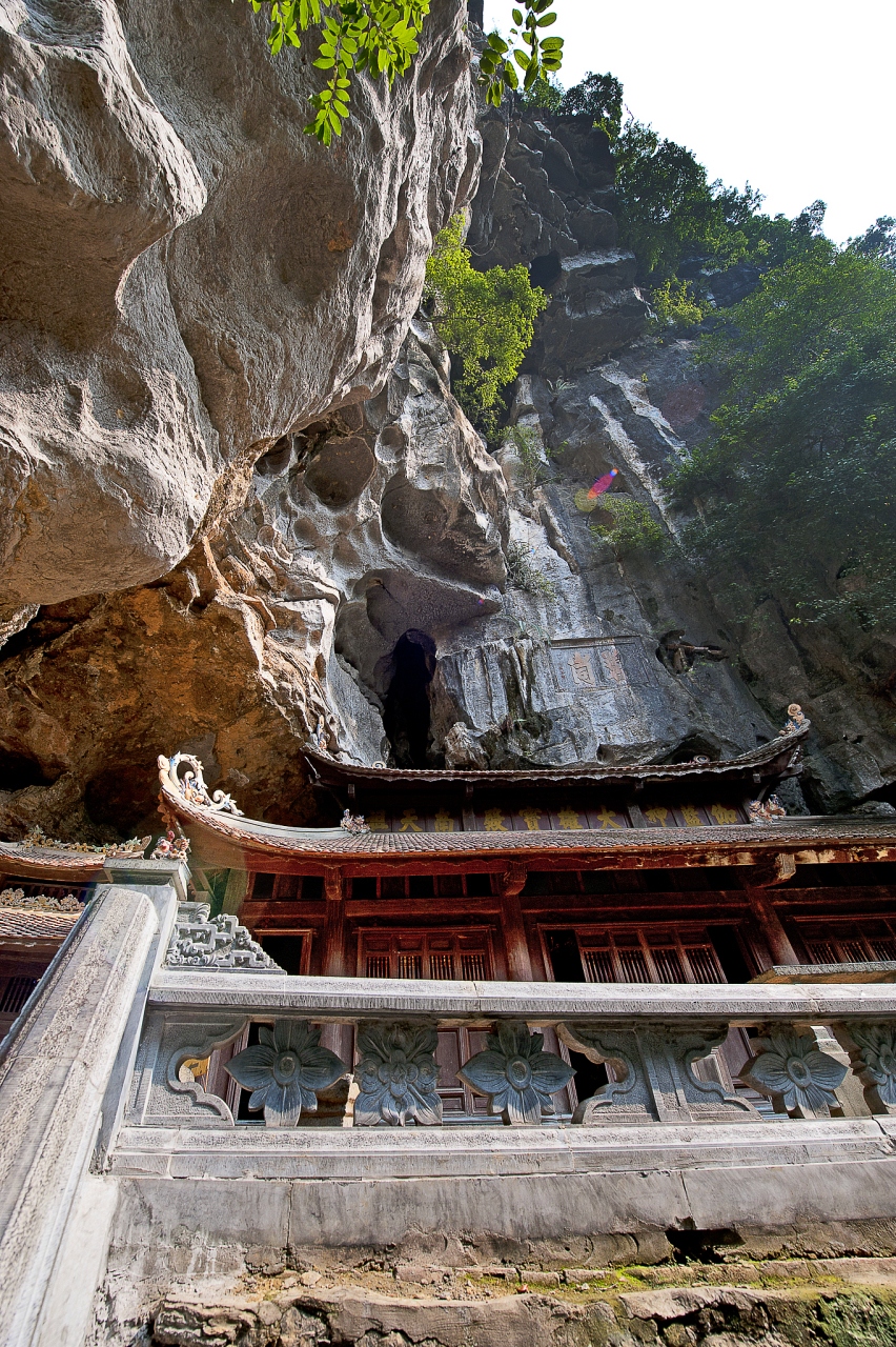 屏岩洞府素有"江南第一洞天"之称,为道家修行之福地.
