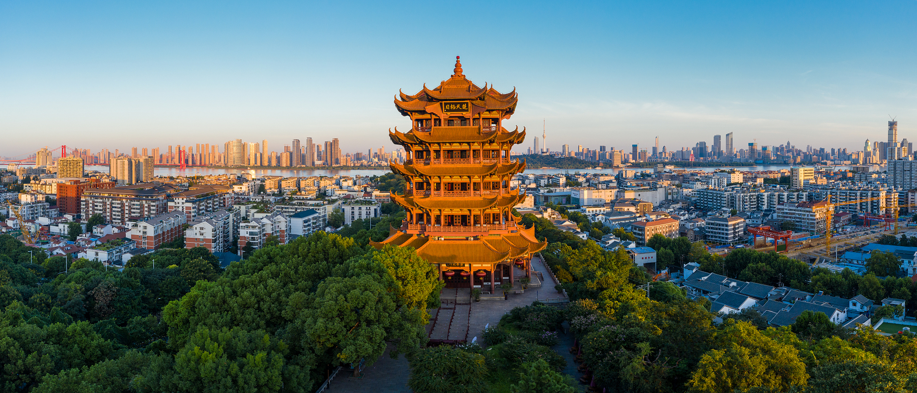 想必很多人还是因为这古时,而对这武汉黄鹤楼有一个特别深刻的印象吧