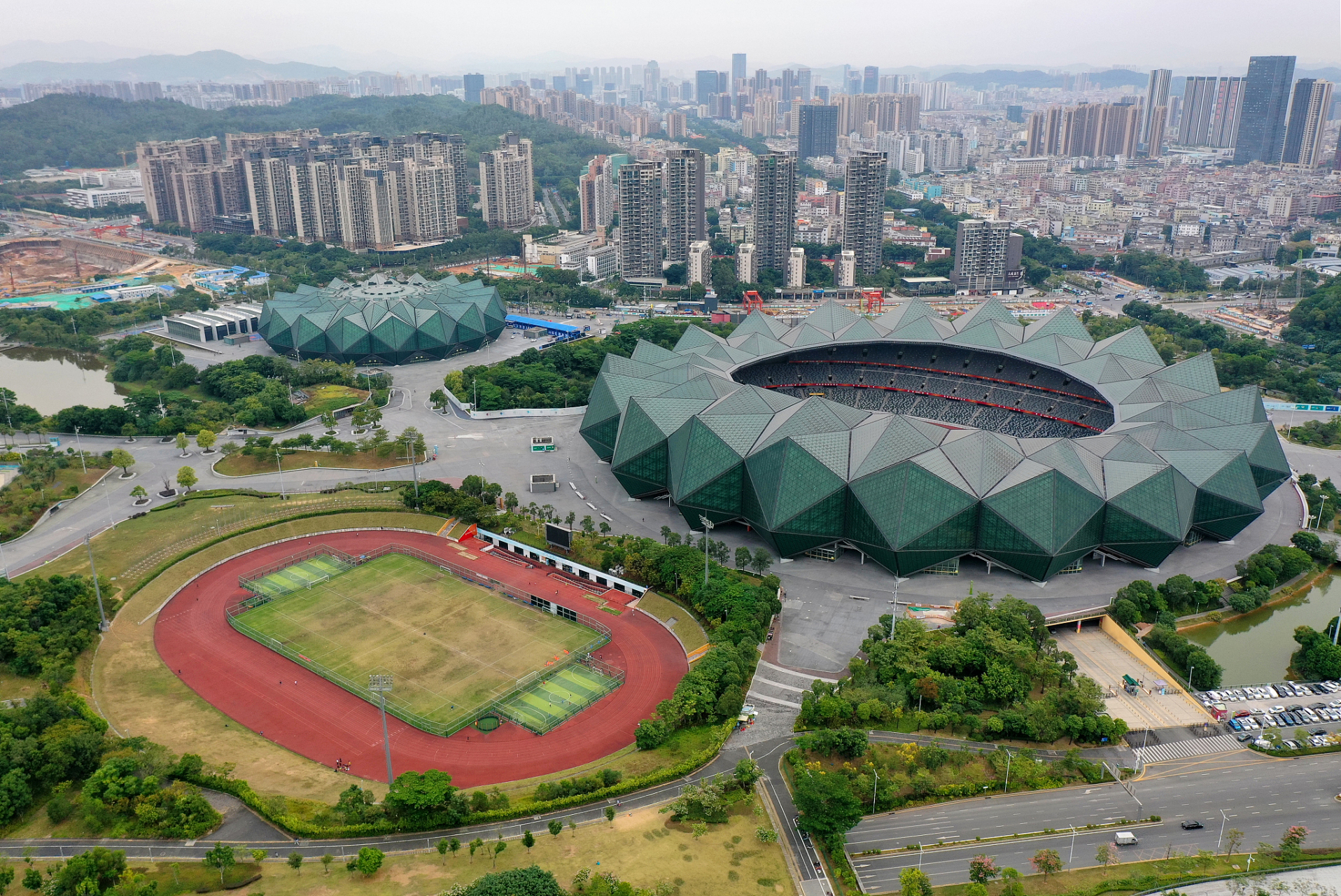 深圳# #深圳身边事#  深圳大运中心体育场这个夏天太火了[火焰][火焰