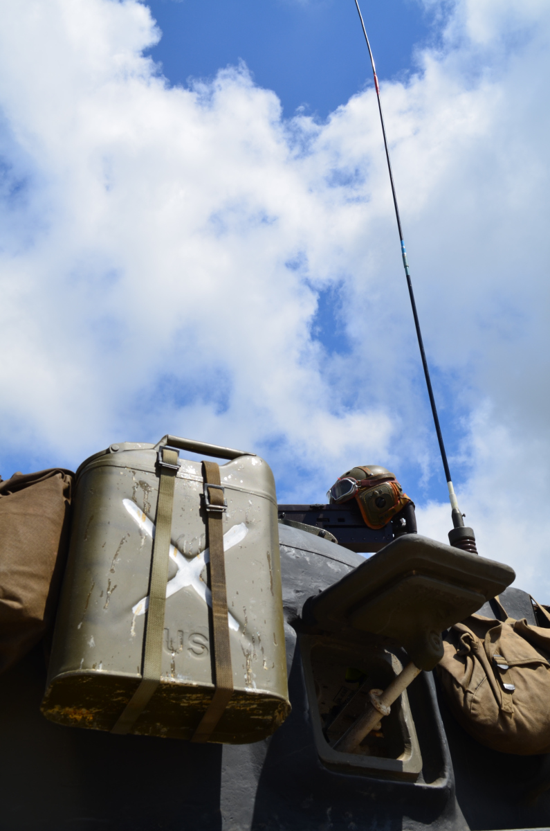 二战期间为了加强对战机的防护英美军方调查了作战后幸存飞机上