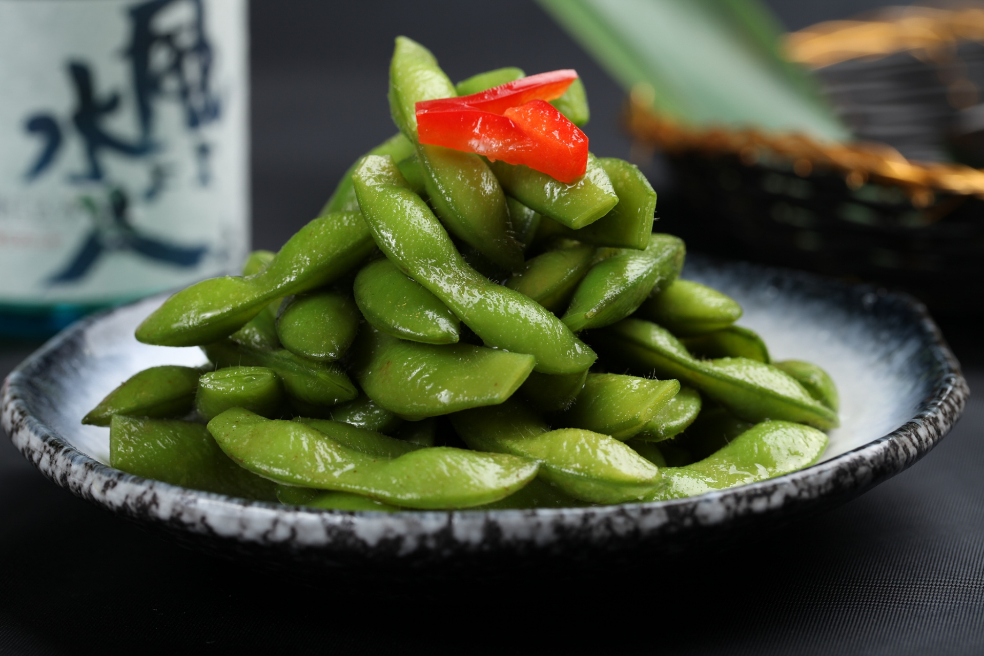 【盐水毛豆,咸鲜带辣,夏季休闲开胃,配酒佳品】  大家好,欢迎大家来到