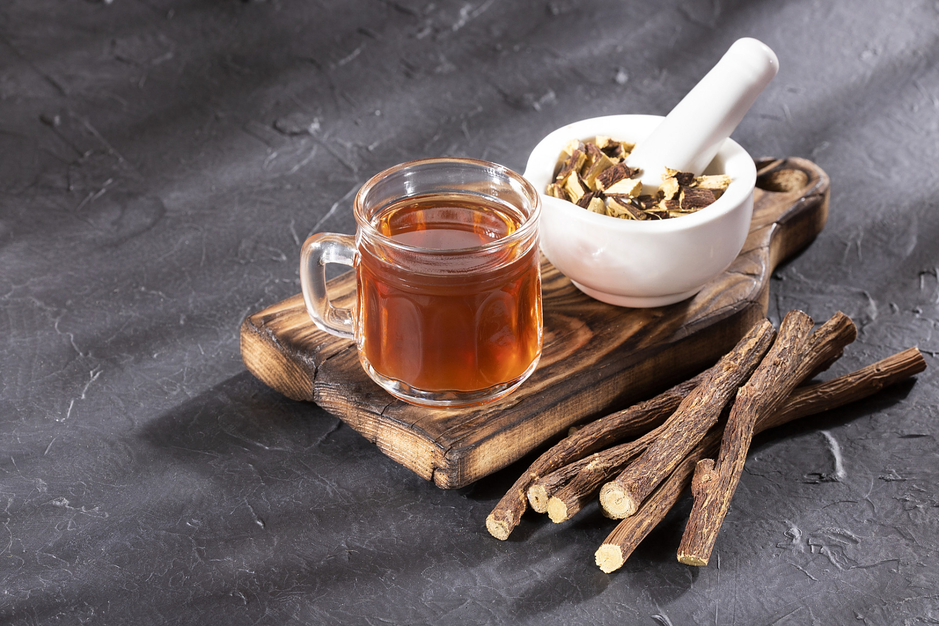 牛蒡茶的作用	 牛蒡茶对于便秘也有一定的治疗作用,并且是即刻的,并没