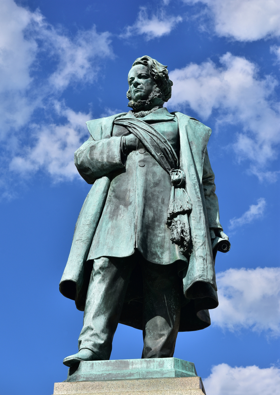 最新消息,俄罗斯矗立八米高的斯大林雕像!