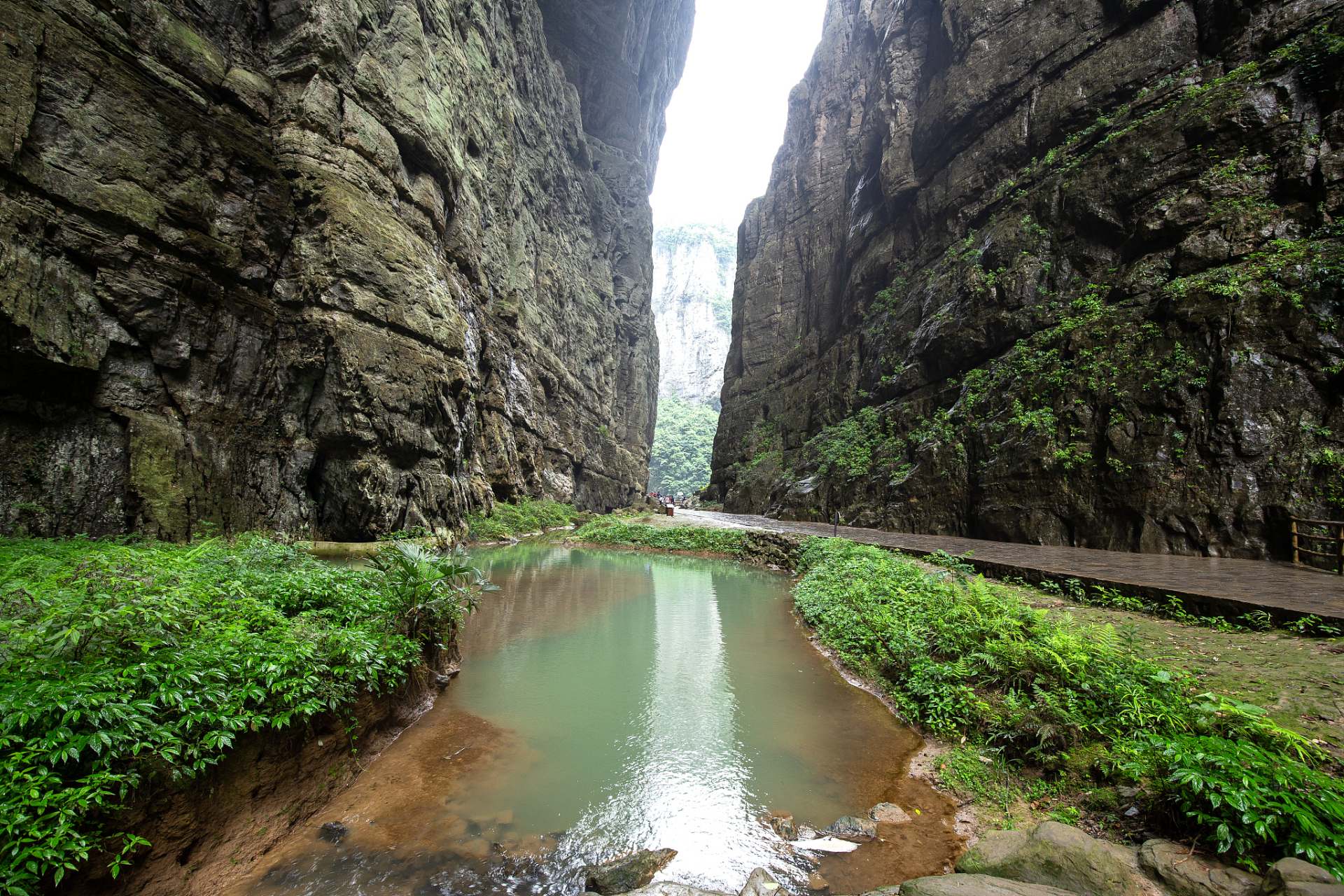 山城不打烊# 重庆武隆天生三桥,作为中华巧夺天工的瑰宝,以其由来与