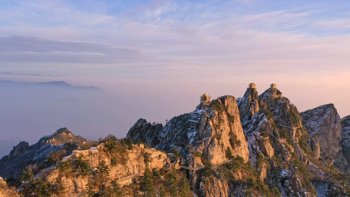嵩山拥有丰富的自然景观和深厚的文化底蕴