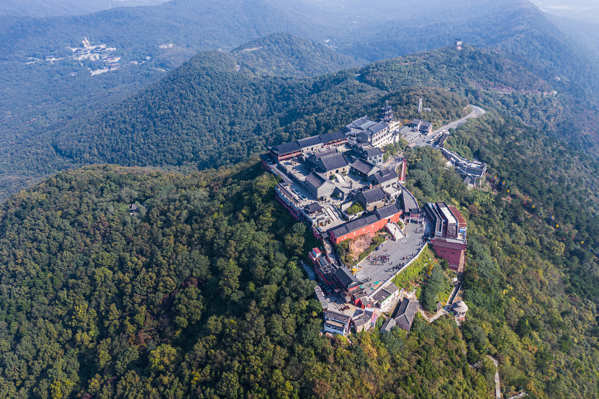 位于江苏句容市的茅山风景名胜区,是道教和革命的圣地,也是省级aaaaa