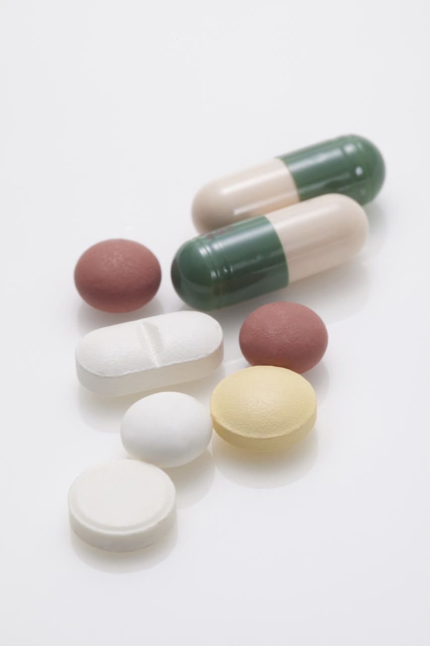 然而,这种药物也存在一些副作用,包括消化道反应,肝脏损伤,造血系统