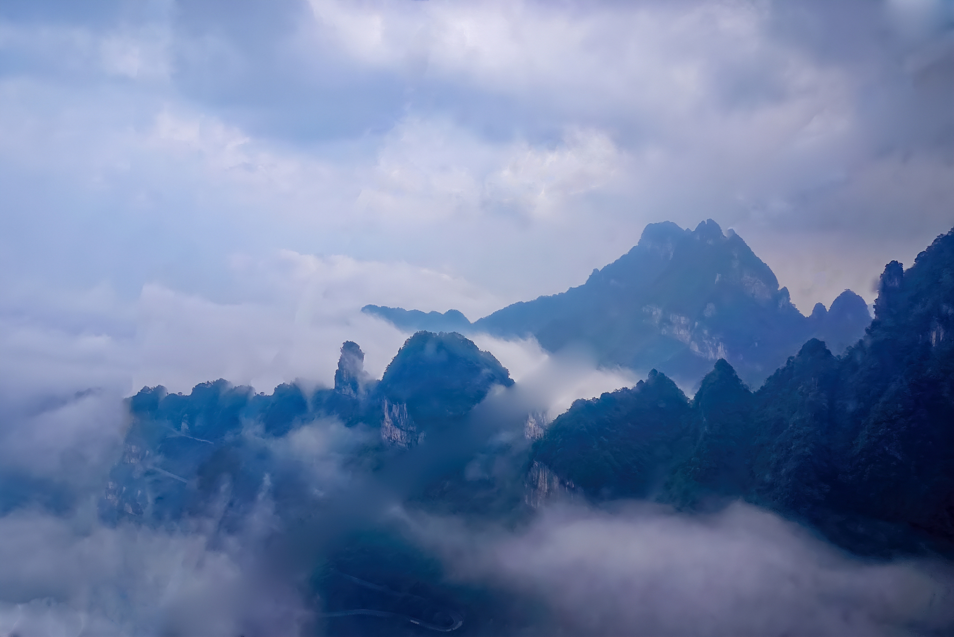 感受大自然风景# #和大自然亲密接触# #天门山#  大雨洗礼过后的堂排