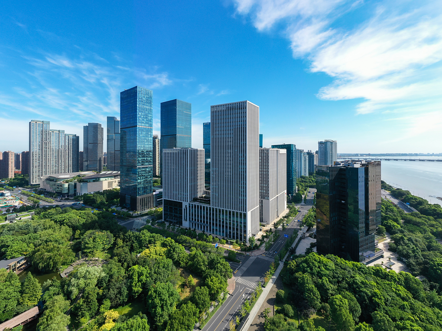 杭州未来科技城,曾是房地产热潮的代表之一,然而自2021年下半年起