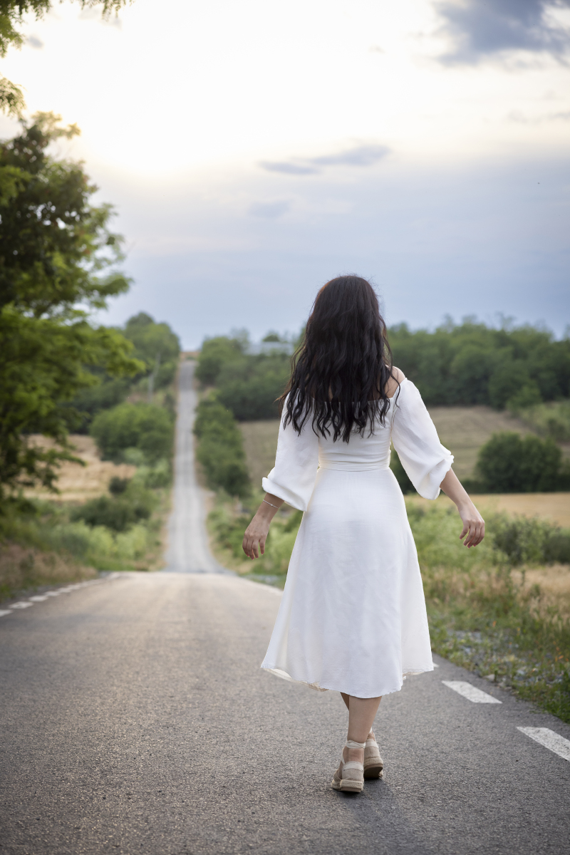 从居无定所到事业辉煌——一位 00 后女子的奋斗之路