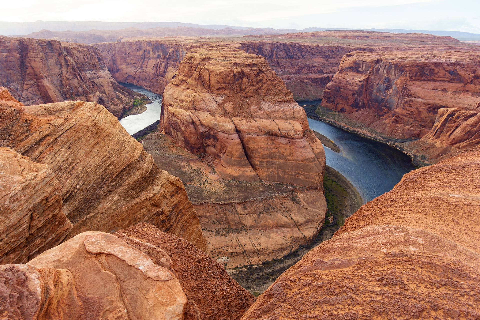 科罗拉多大峡谷位于美国亚利桑那州(arizona)西北部,科罗拉多高原西