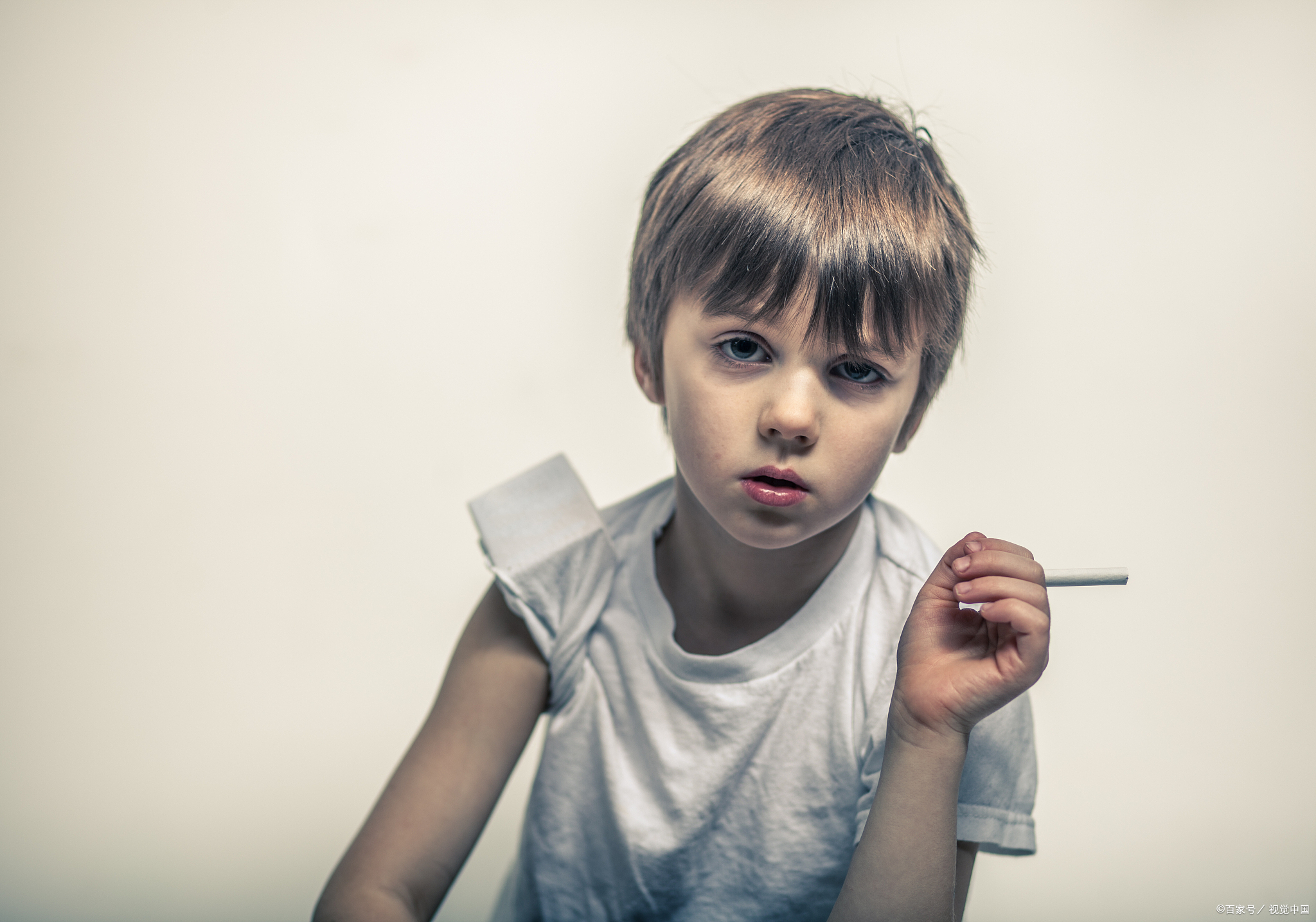 16岁孩子抽烟该怎么教育?别慌,试试这些方法,帮他健康成长