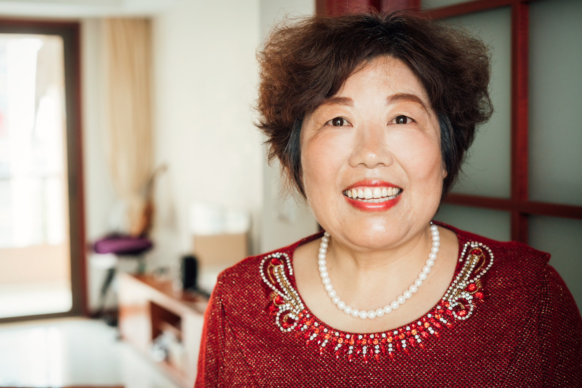 我今年60岁了,别人都叫杨大妈.我现在跟儿子儿媳一起住.