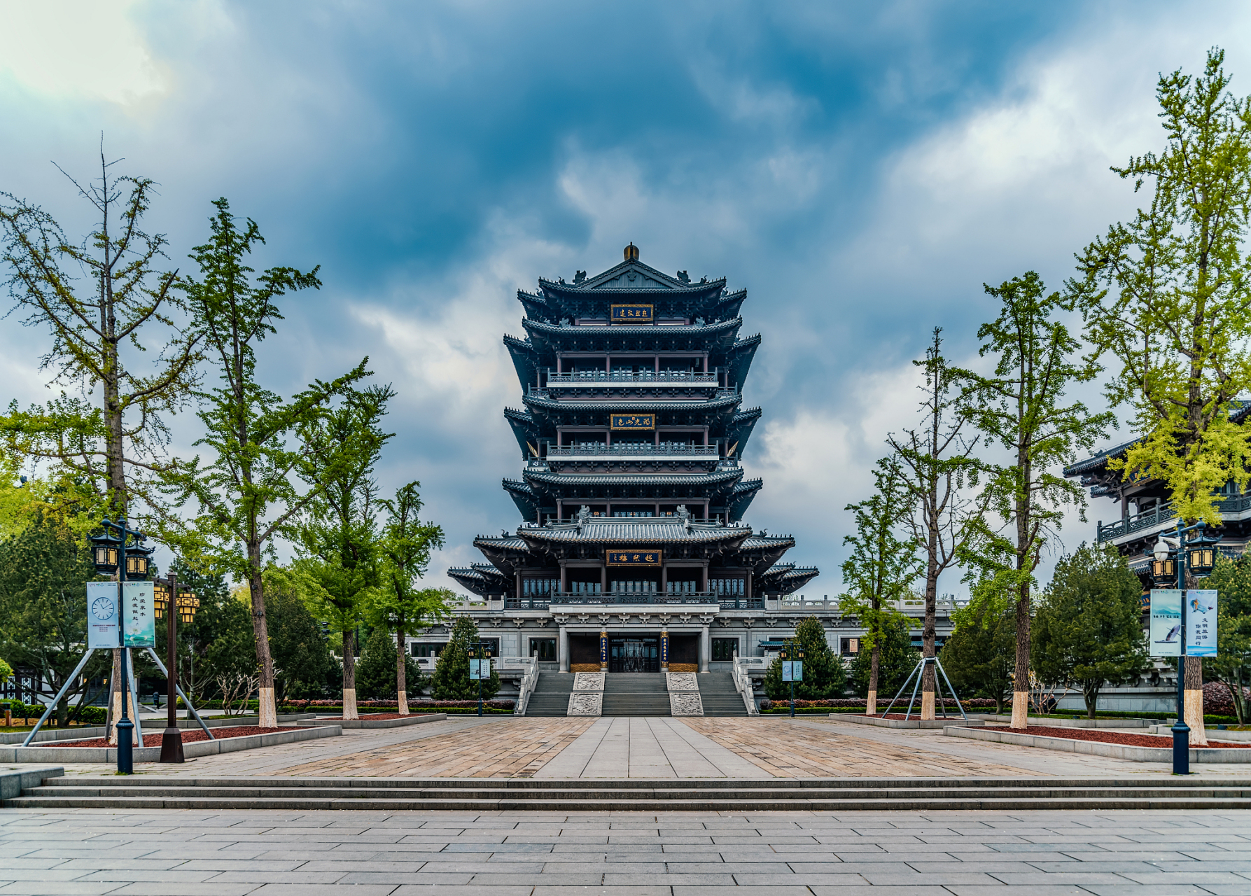 位于山西省晋中市榆次区的观稼阁是常家庄园景区内的一座建筑.