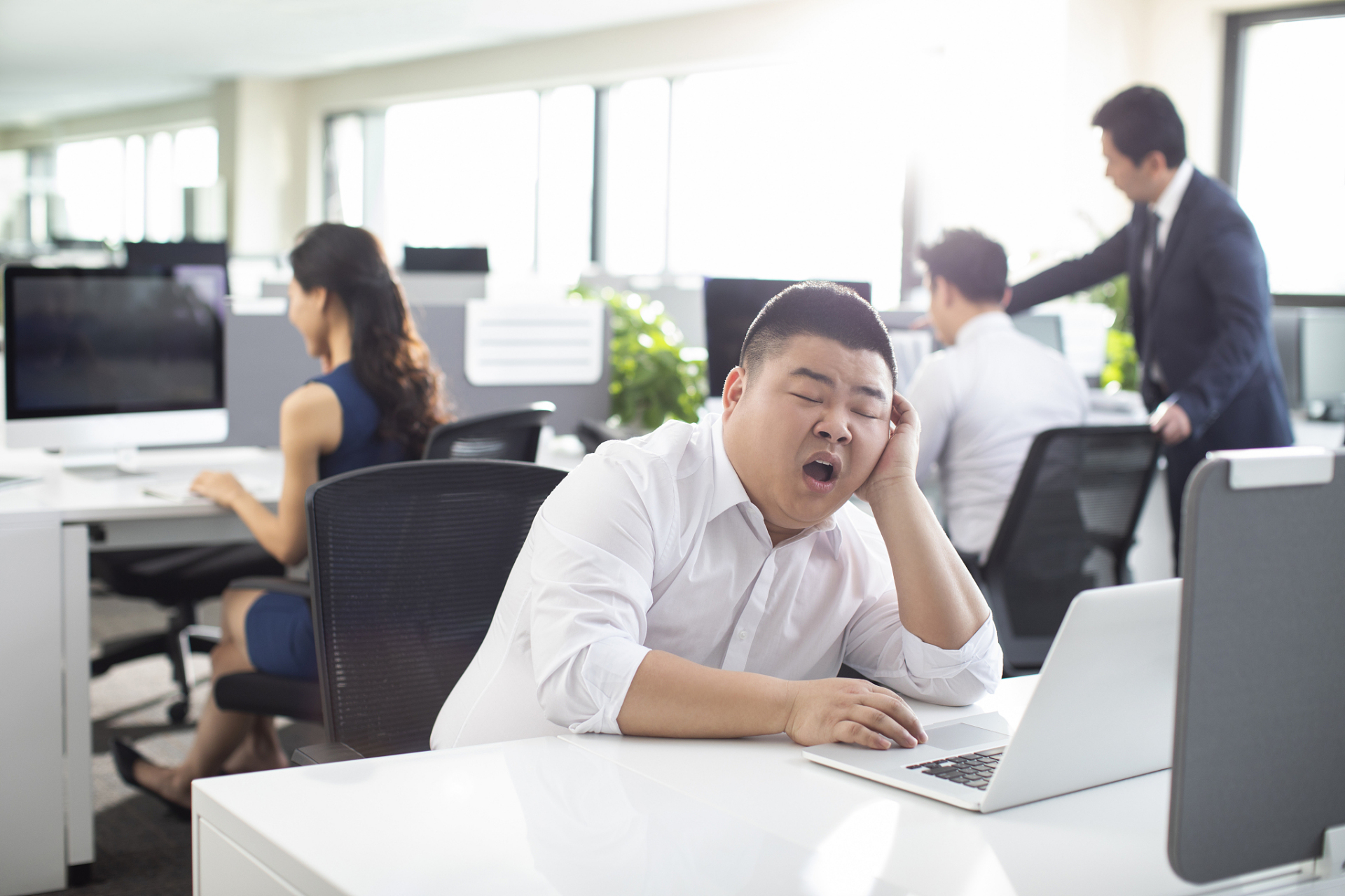 假期过长的工作日让人难以调整状态,专家建议2.