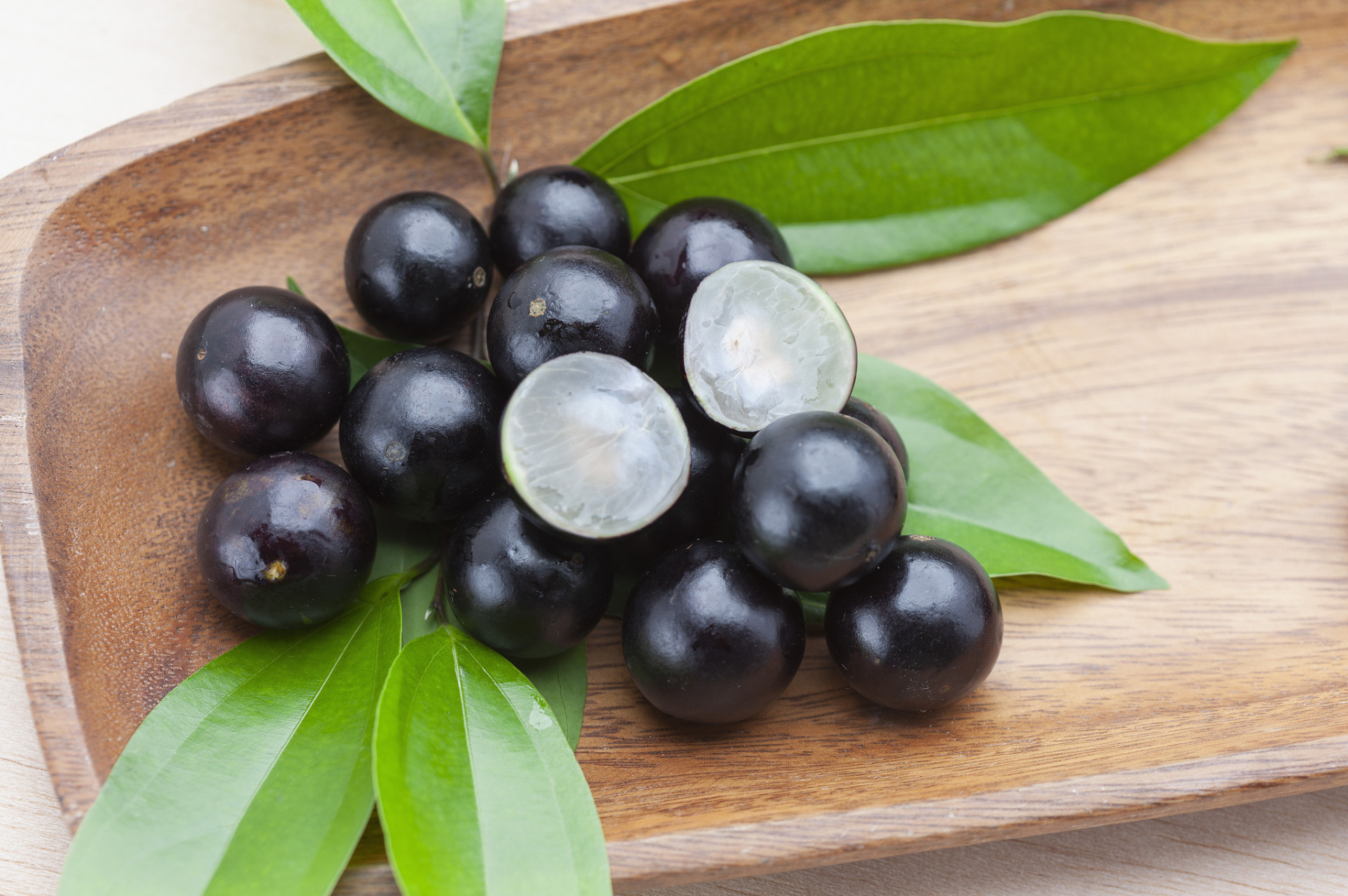 嘉宝果的功效与作用 功效与作用 缓解心血管疾病,缓解风湿 嘉宝果是一