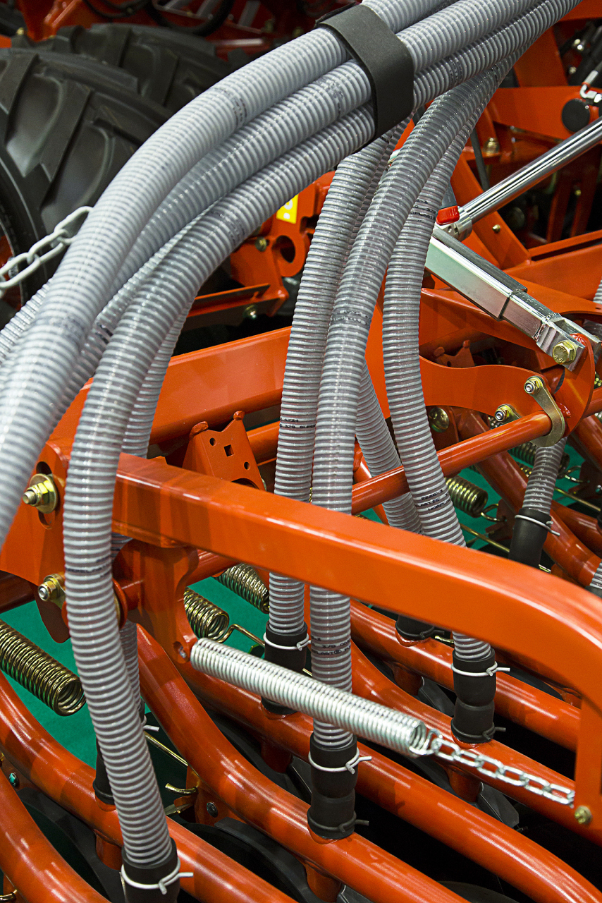 扒渣机配件液压油管卡套式管接头安装方式.