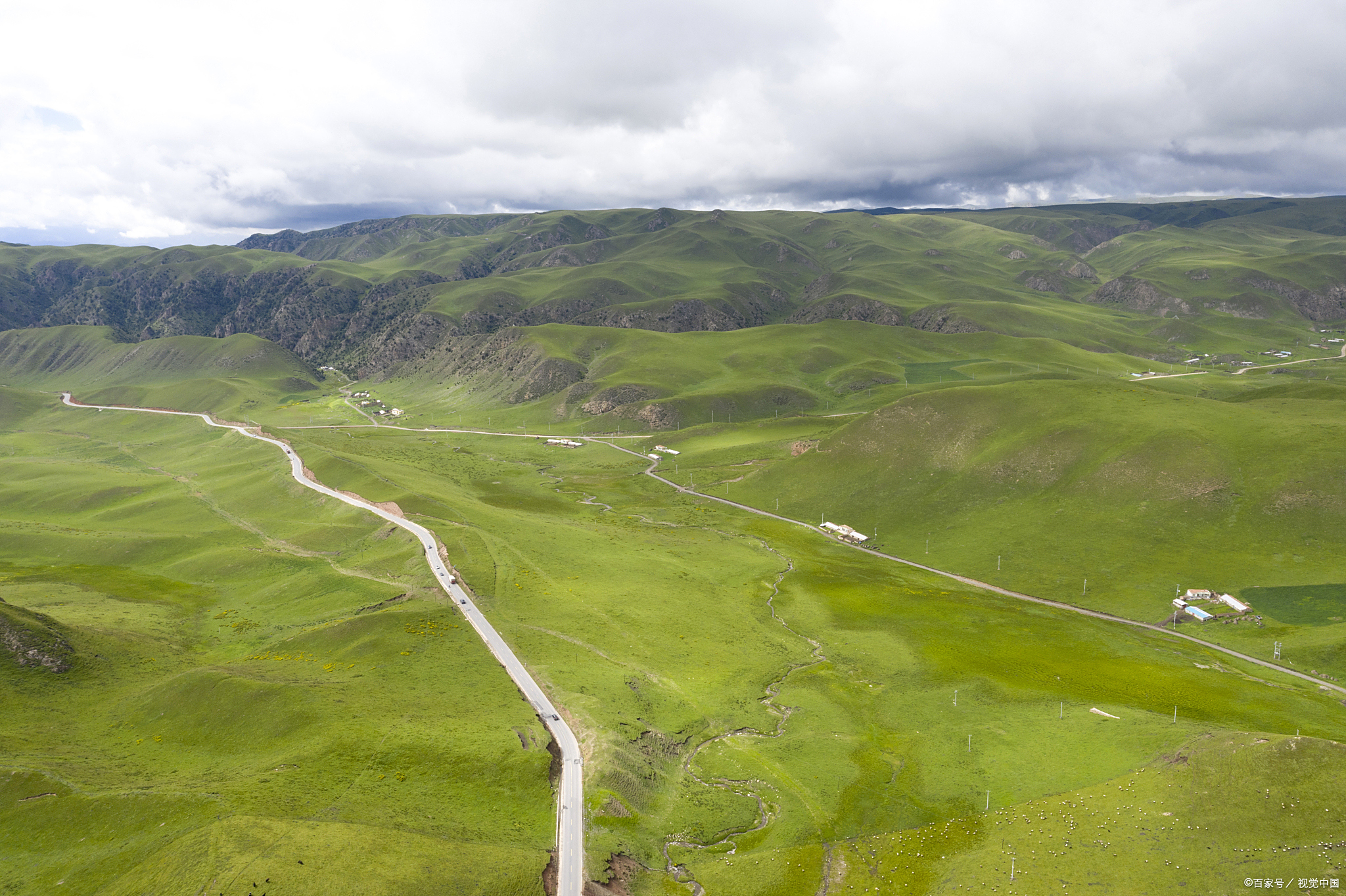 治多县索加草原:驰骋草原,探索自然与领略藏族风情的