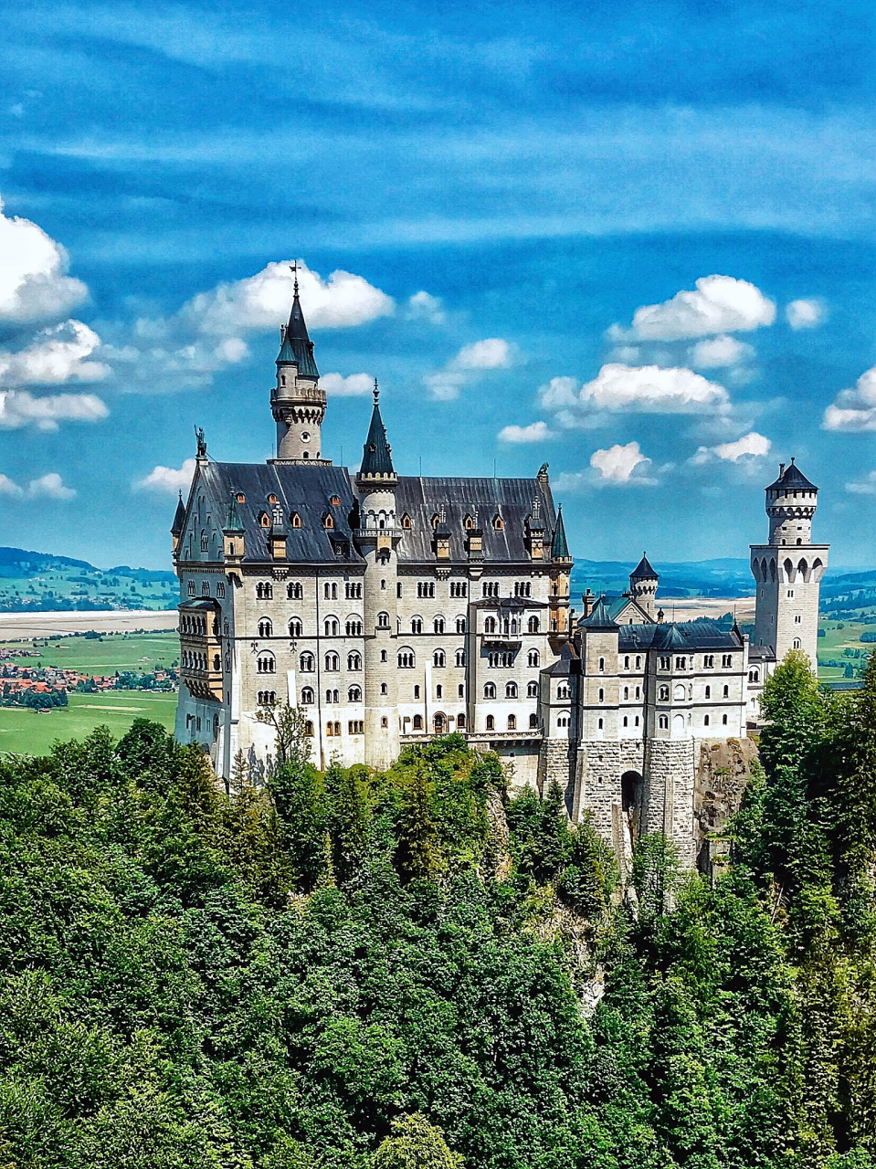 它如同童话故事中的宫殿,曾是"睡美人"的城堡原型.