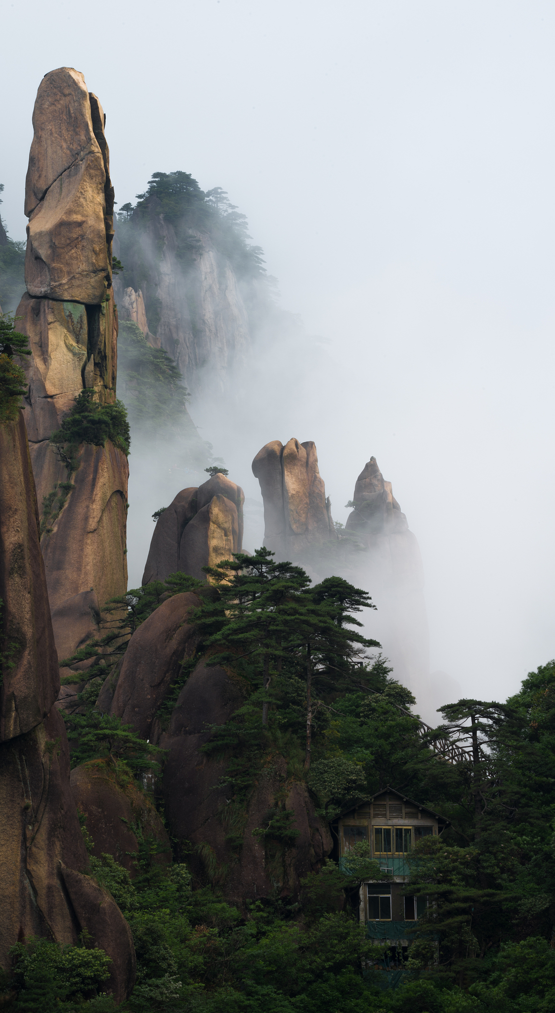 与云雾为伴,登上太姥山峰顶,领略壮丽无比的景色