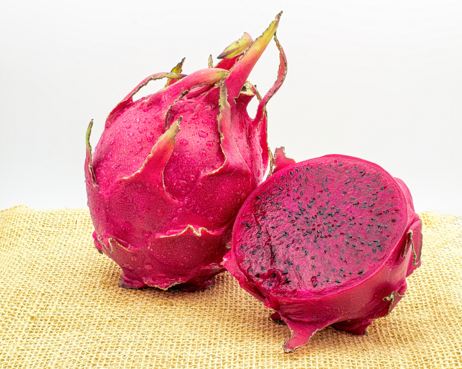 火龙果一天最多吃多少,以及它的营养价值,都是值得我们关注的.