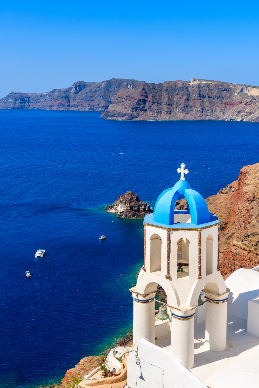 爱琴海位于希腊半岛和小亚细亚半岛之间.