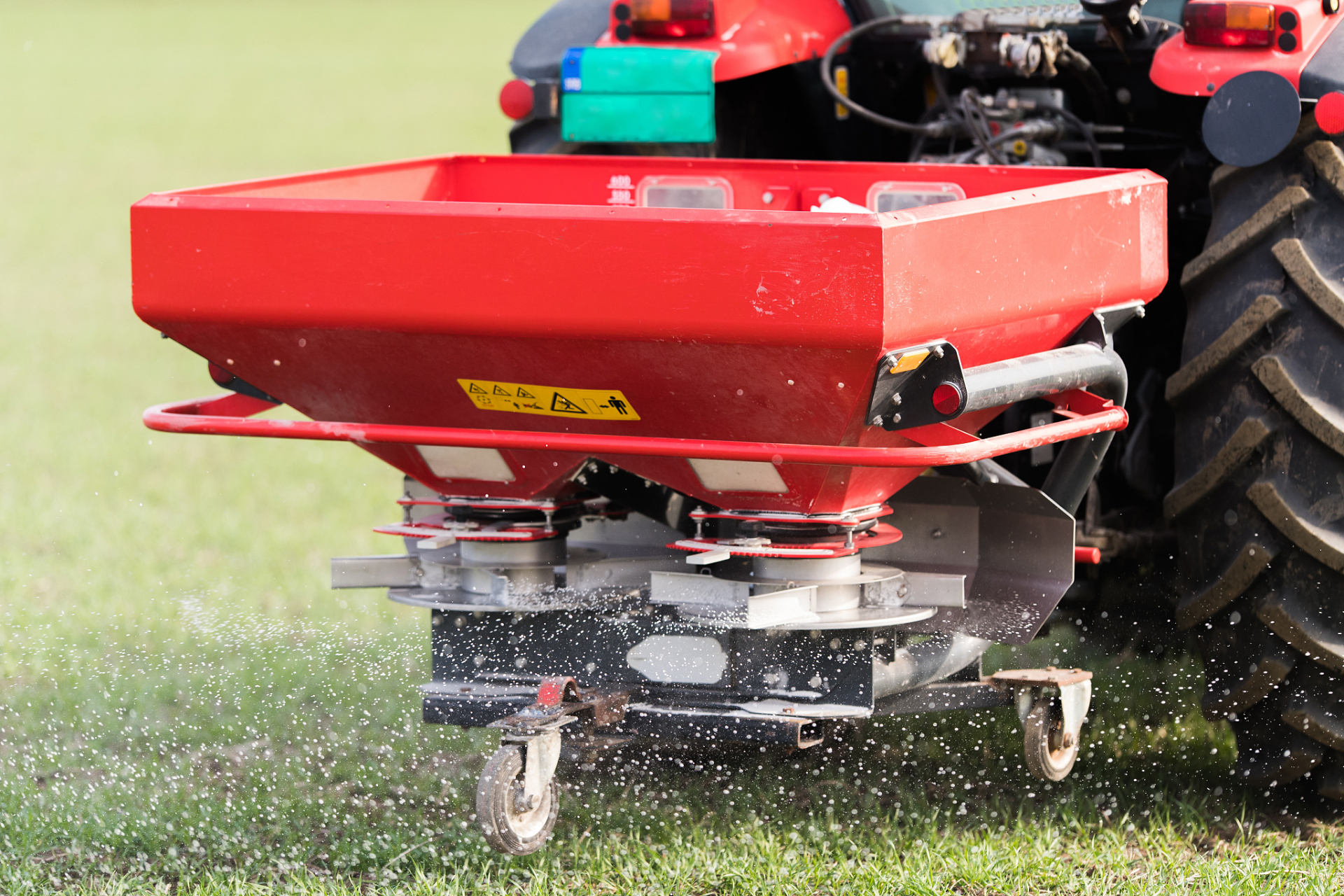 气吸式播种机是一种依靠负压吸取种子实现精量播种的播种机.