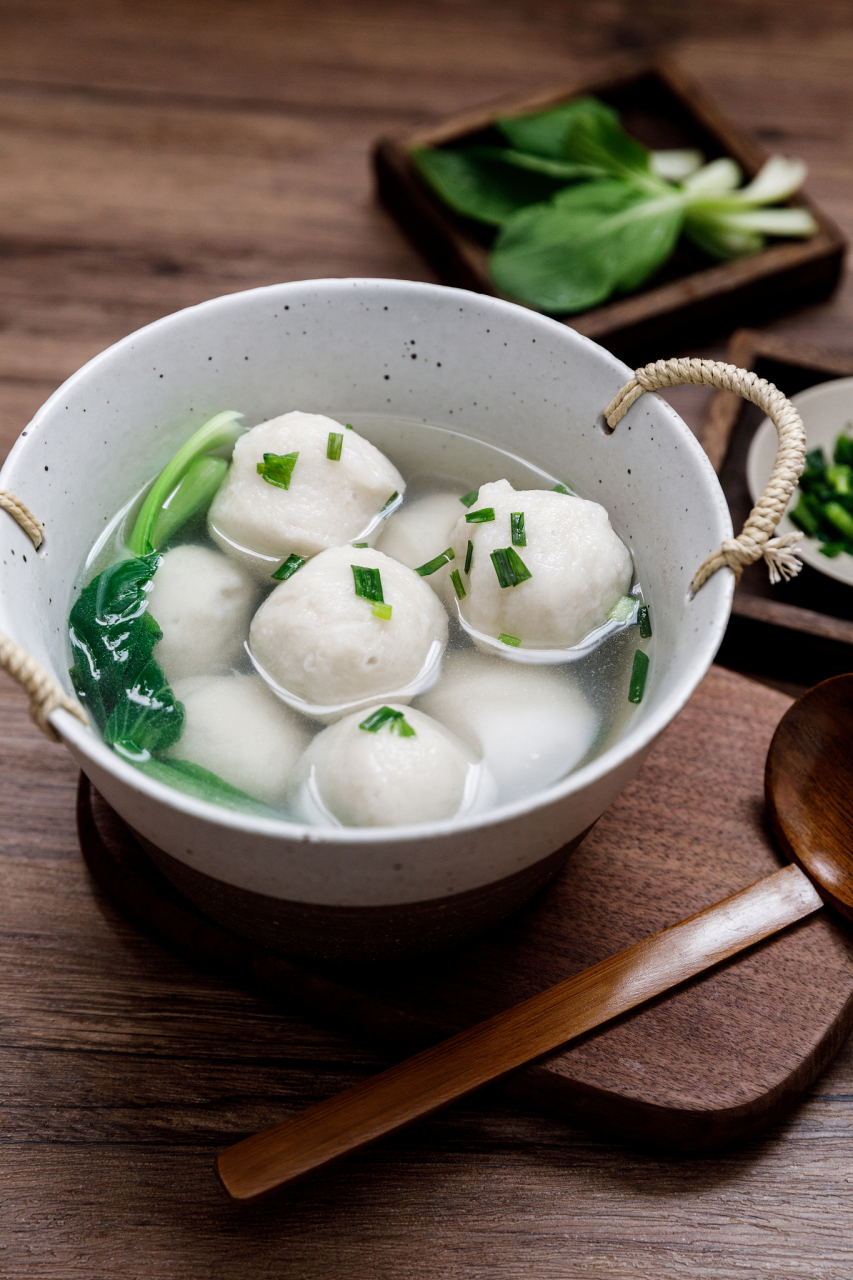 福建特色小吃有很多,其中最有名的莫过于福州的"鱼丸",闽南的"海鲜