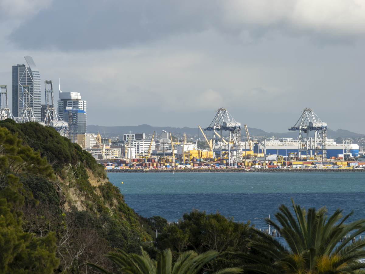 大多数恋人的走散,不是因为吵架,而是无话可说