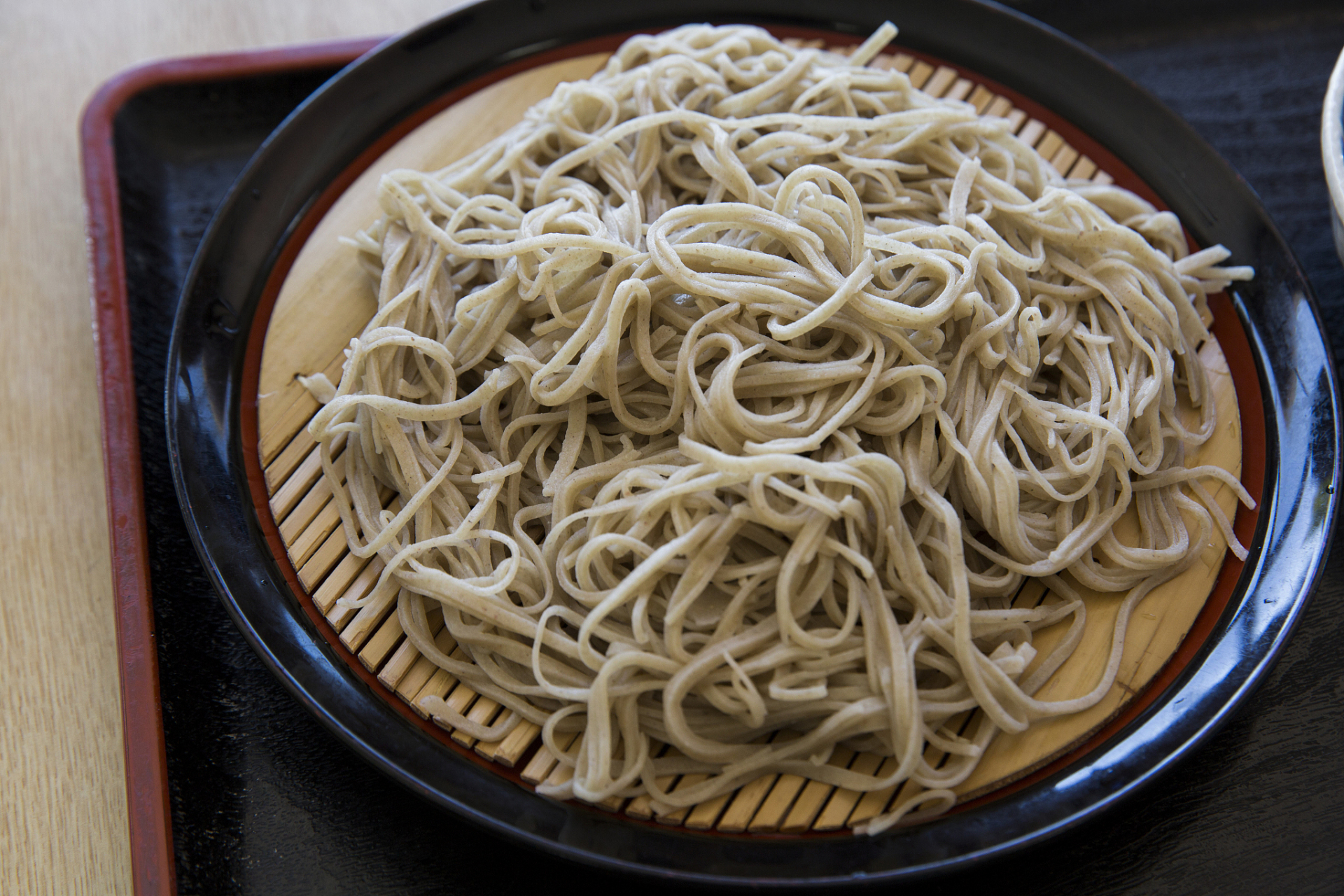 成都冬日美食推荐# 甜水面是成都的一种传统小吃,它的特点是面条筋道