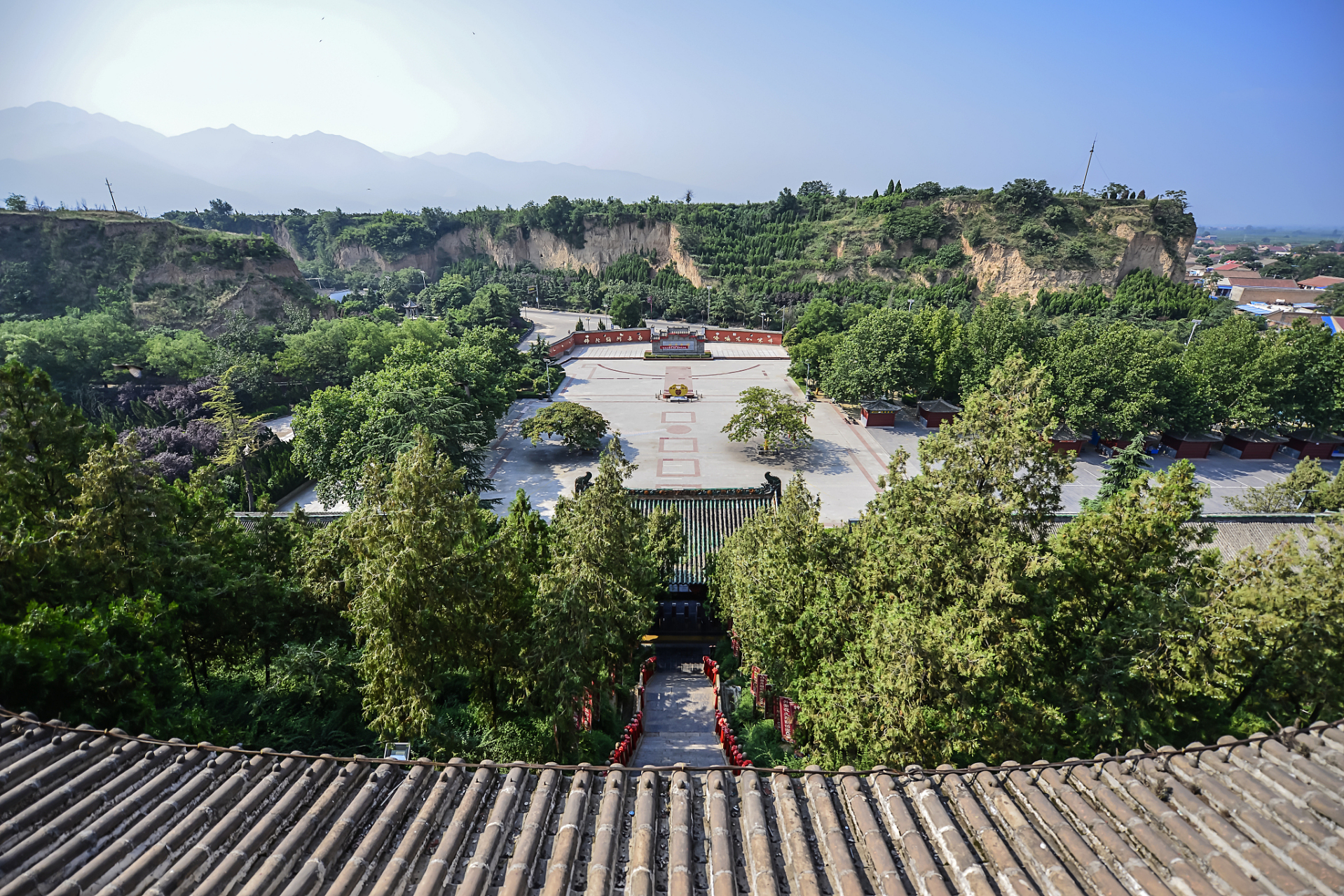 94咸阳乾县,探索古城的魅力之旅97  94景点推荐: 1,乾陵:作为唐