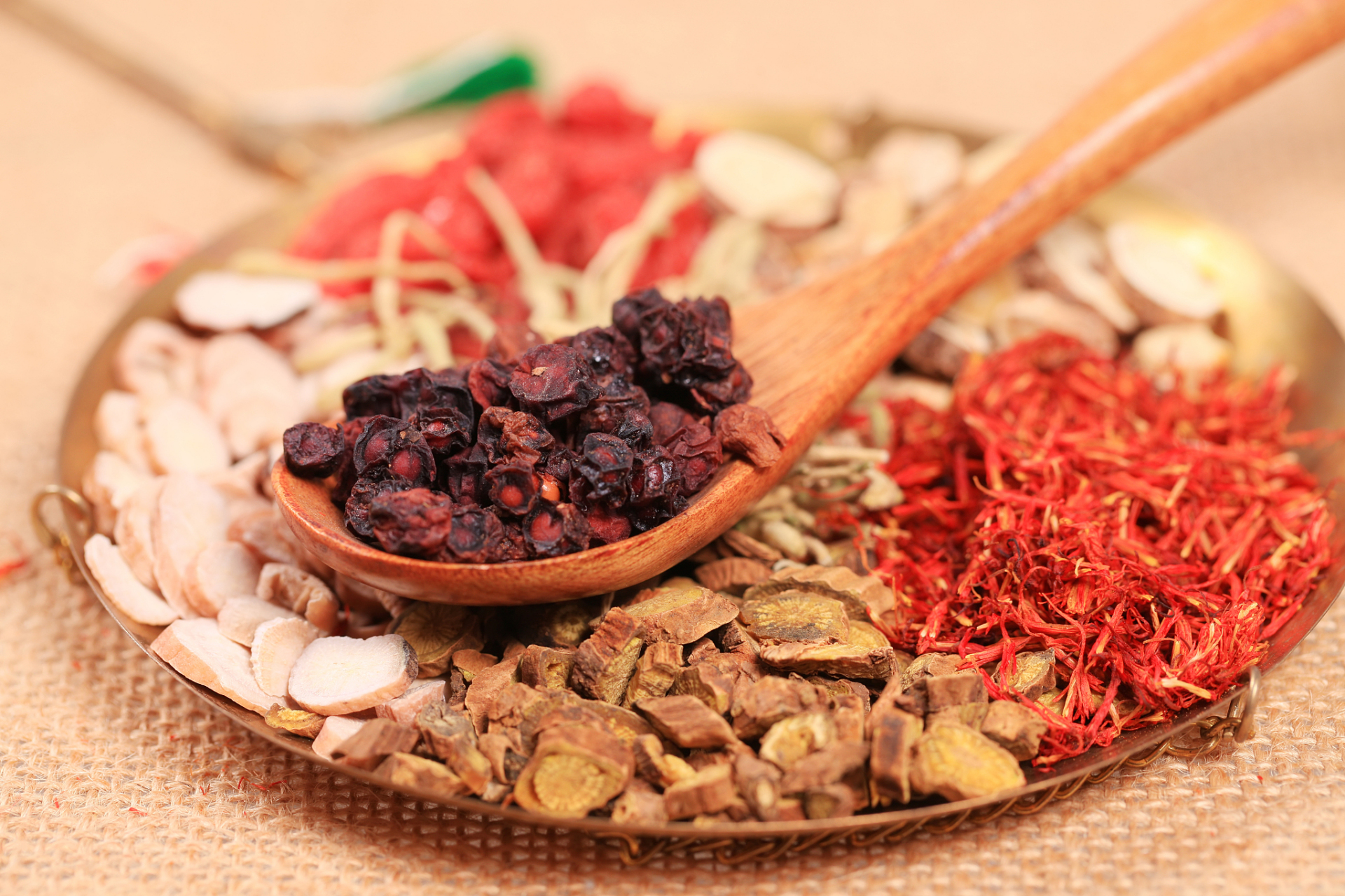 搭配适当的食材可以增强其补肾作用.