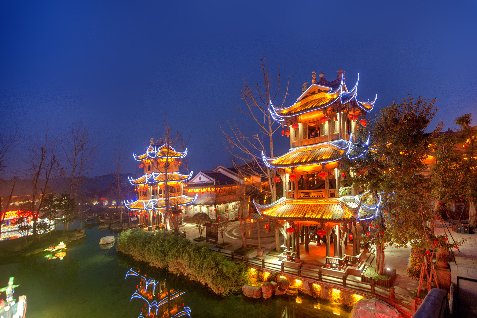 黄龙溪古镇位于四川省阿坝藏族羌族自治州九寨沟县境内,是一个保存