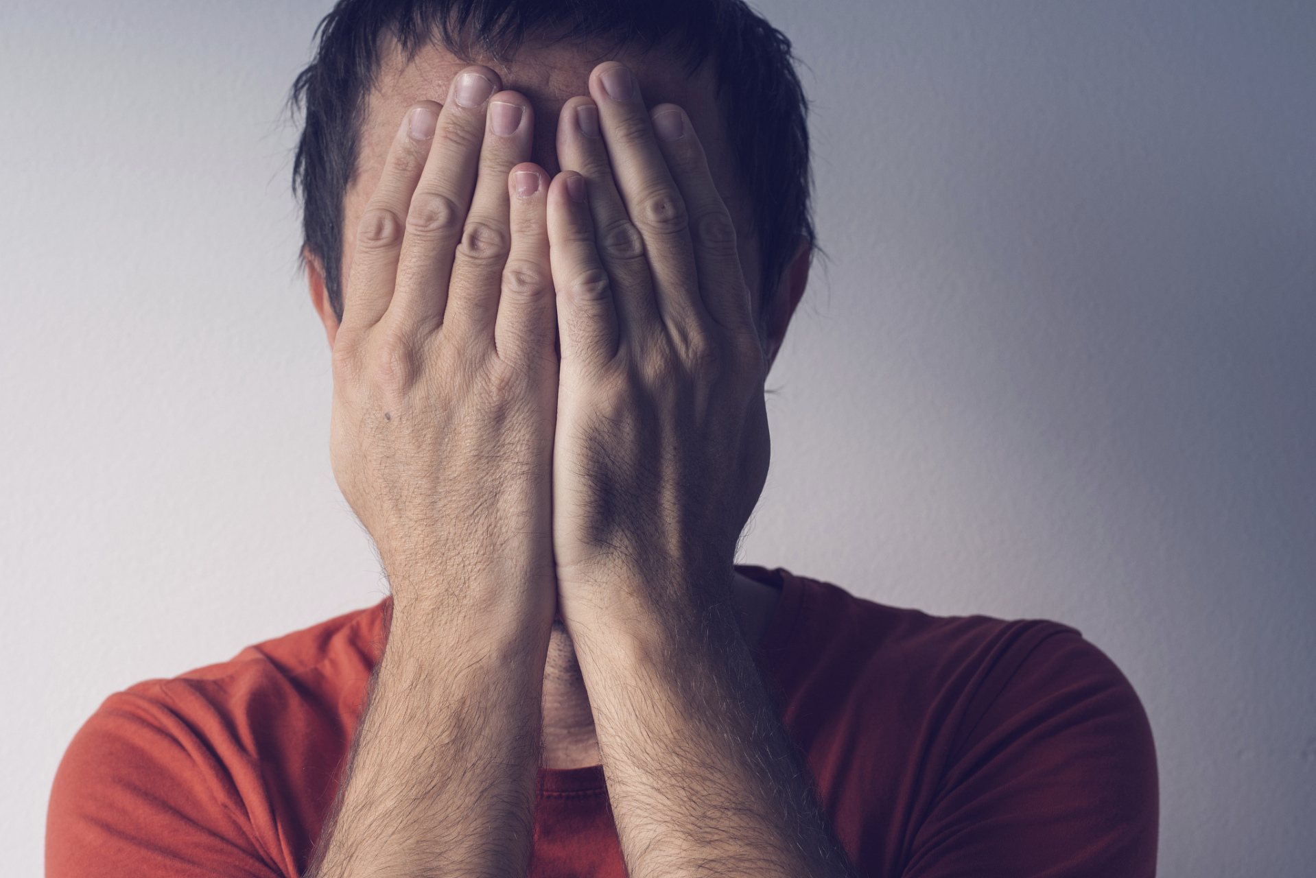 为什么你总是活得那么痛苦?  1,总是为情所困,被各种情感关系所困.