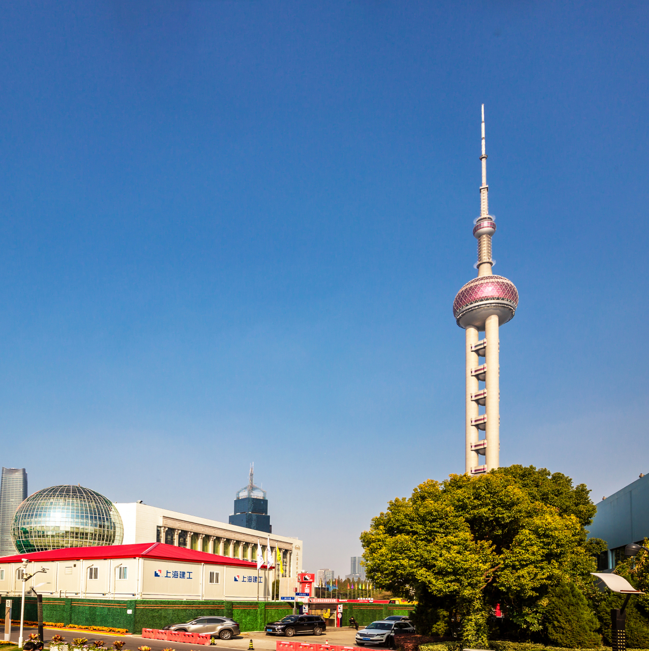 仲夏消暑季# 夏天,上海東方明珠廣播電視塔是不可錯過的旅遊勝地.