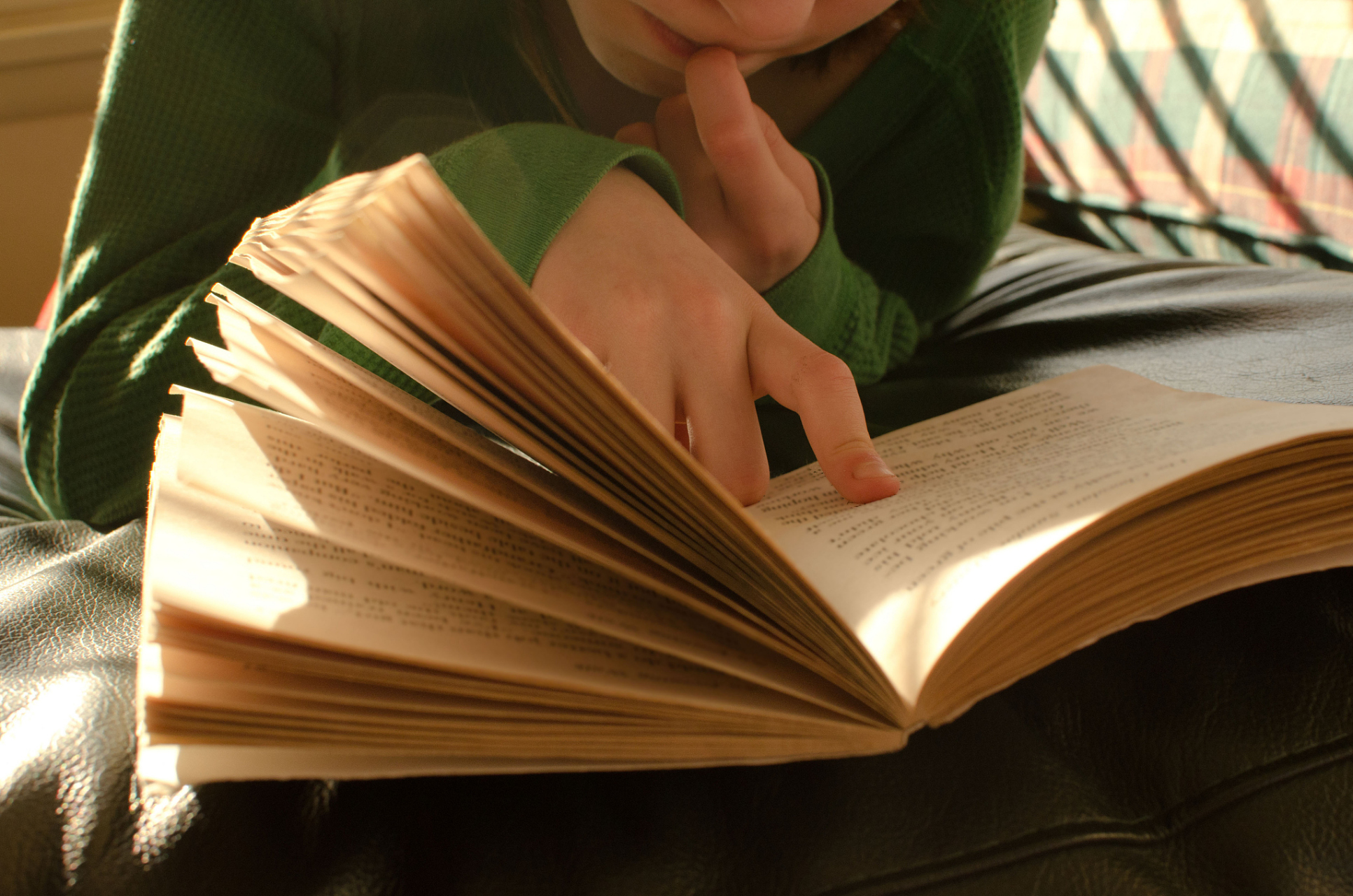 你相信吗,人只要不停地读书,什么书都读,不抗拒每一本有缘分来到面前