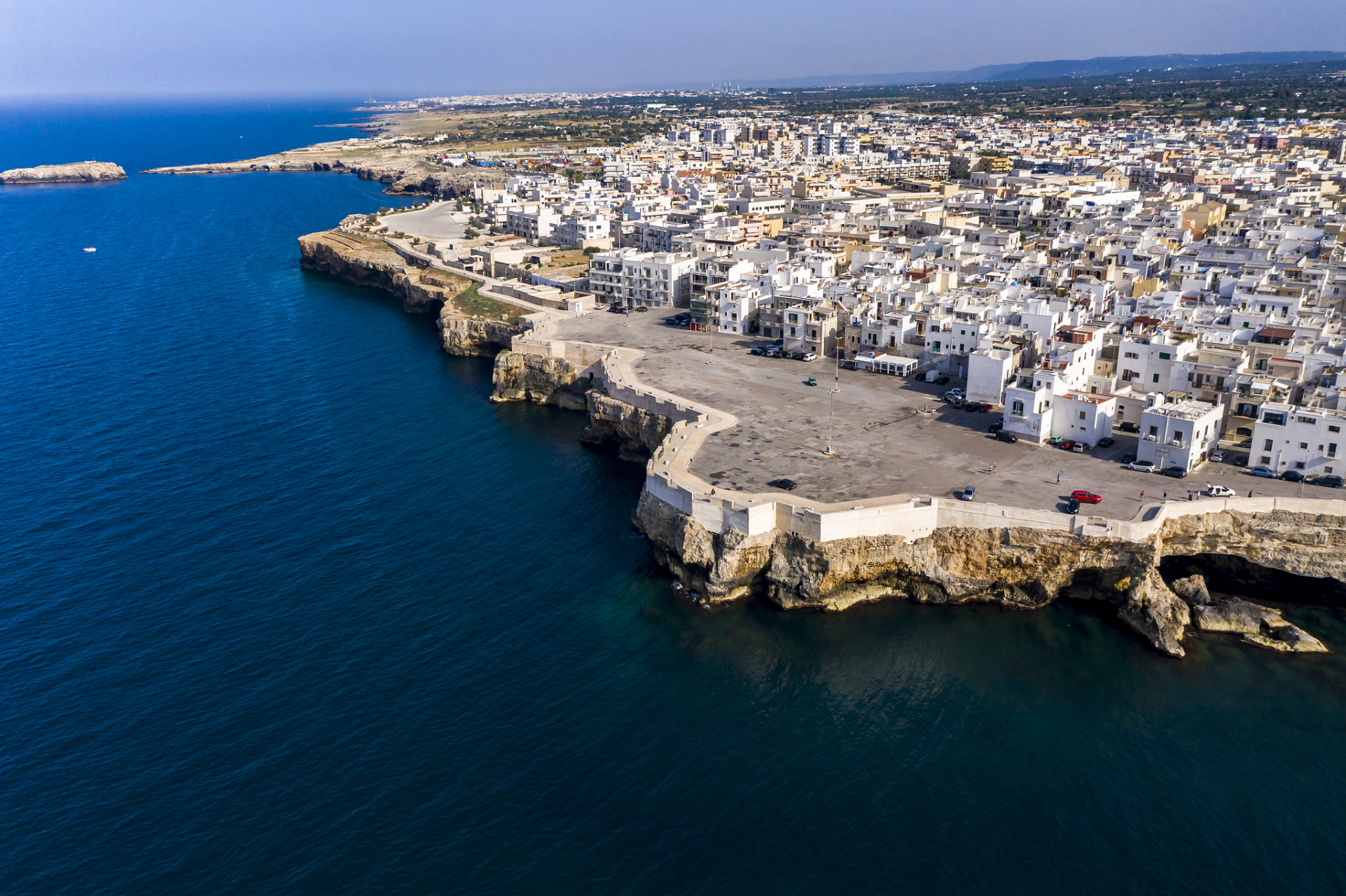 罗德岛是希腊第四大岛,却是希腊最大的旅游中心,也是爱琴海地区文明的