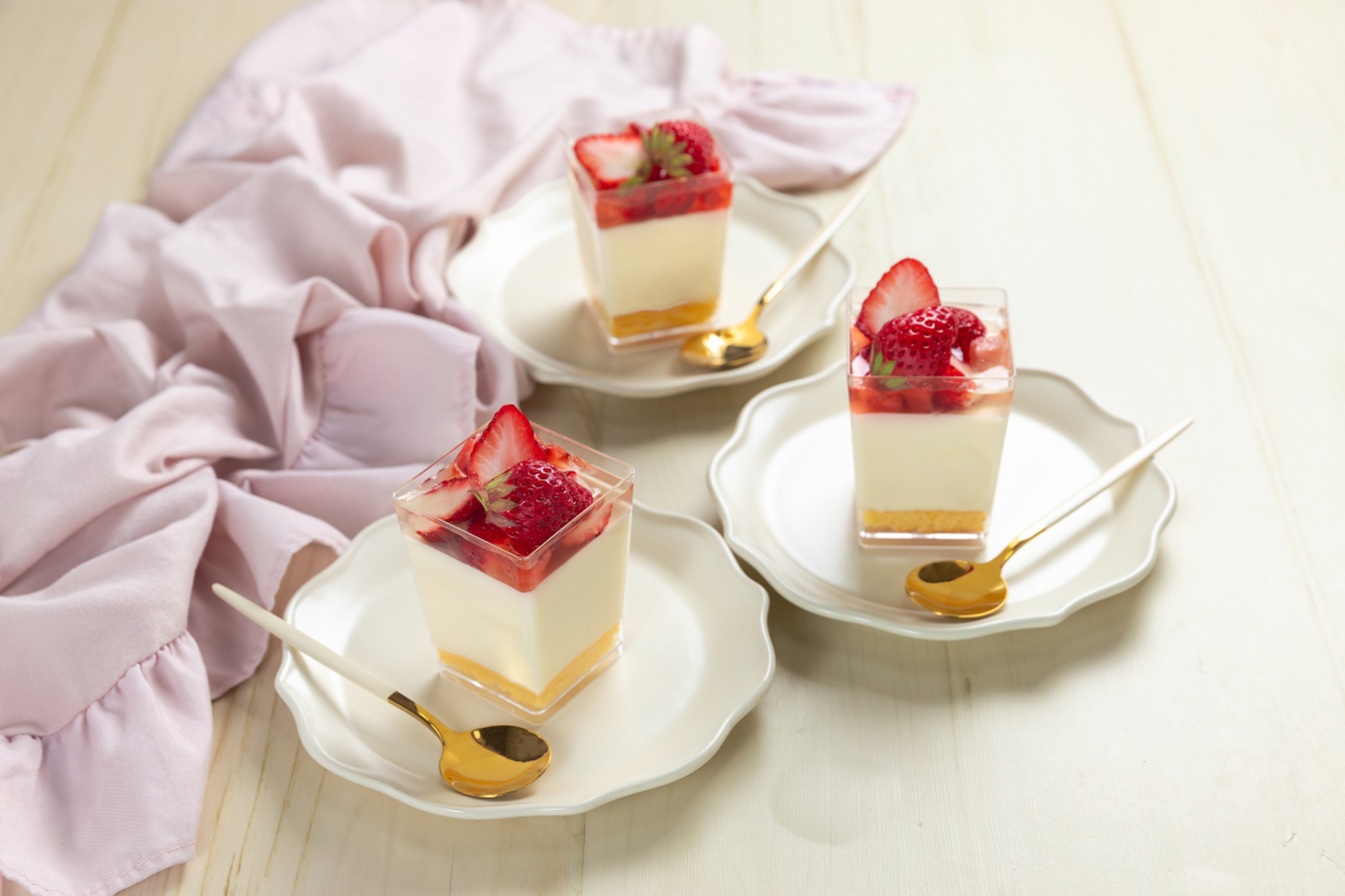 醋是酸性食物,会使胃酸增加,使胃食道反流的症状更严