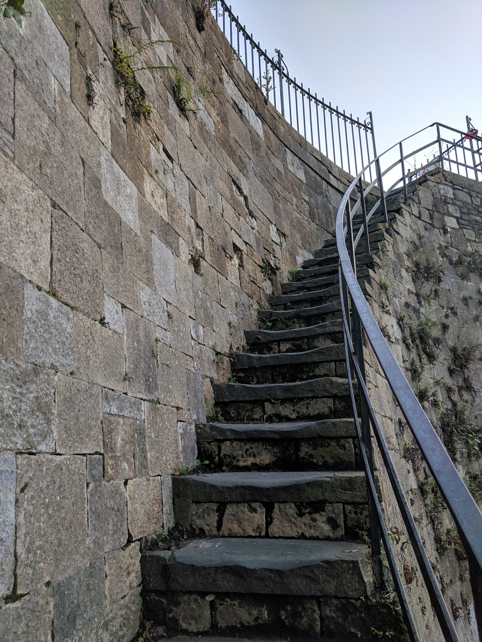 对于那些追求挑战和冒险的人来说,大罗山千步梯是一个不可错过的乐园.