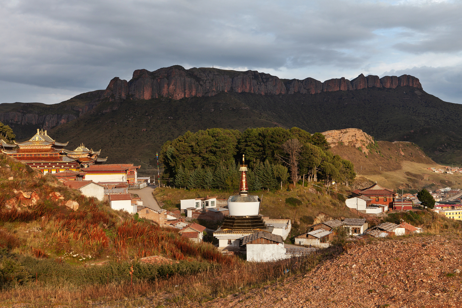 淌豆寺位于中国山东省济南市历城区彩石镇捎近村东山,始建于西晋永嘉