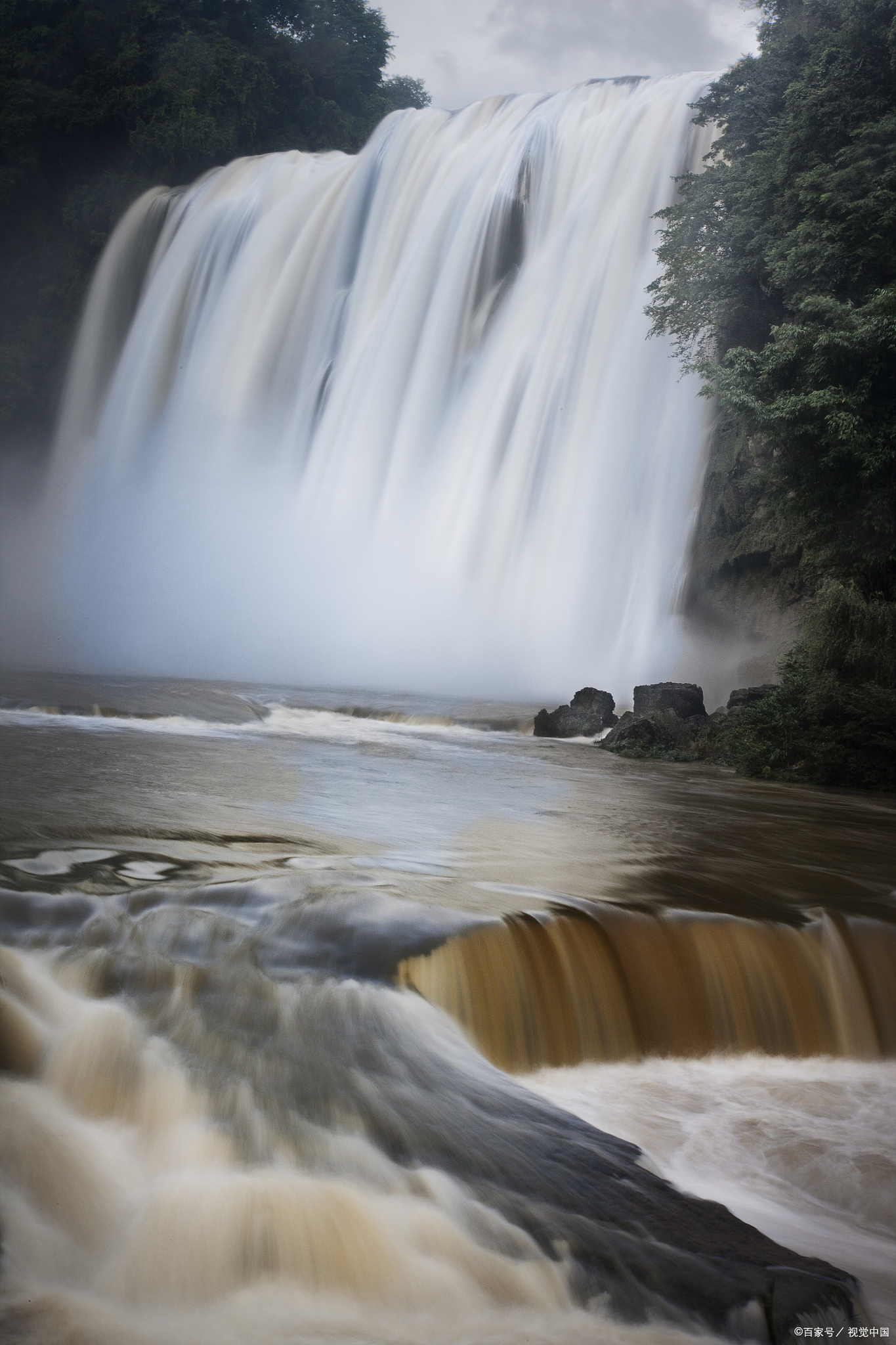 城市点评#   贵州黄果树瀑布,震撼心灵的奇观  家人们,贵州黄果树