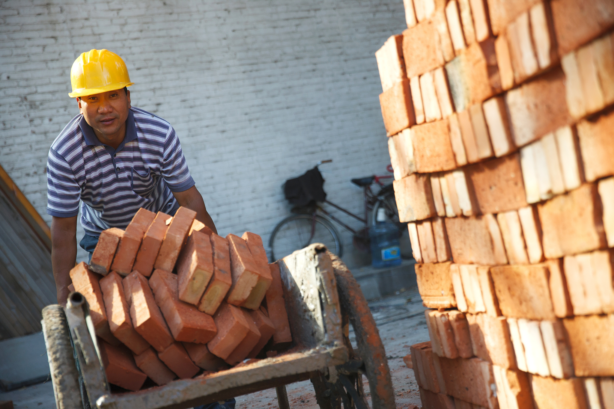 祝您工作顺利,事事顺心,在工作中展现出自己的卓越能力!