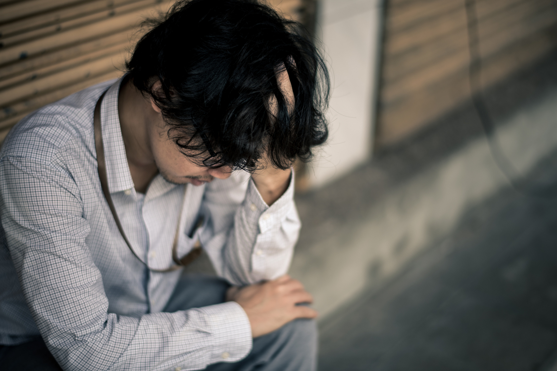 这类男人撑不起一个家:他们缺乏责任心和担当,经济能力薄弱;不关心