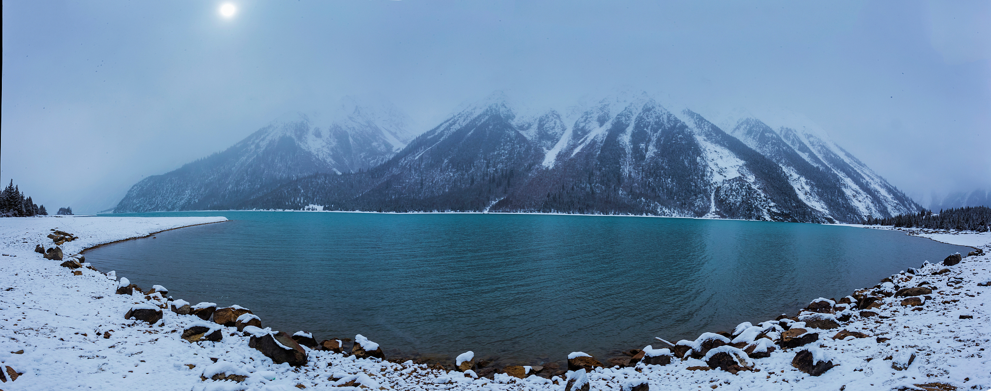 新疆天山天池冬天图片