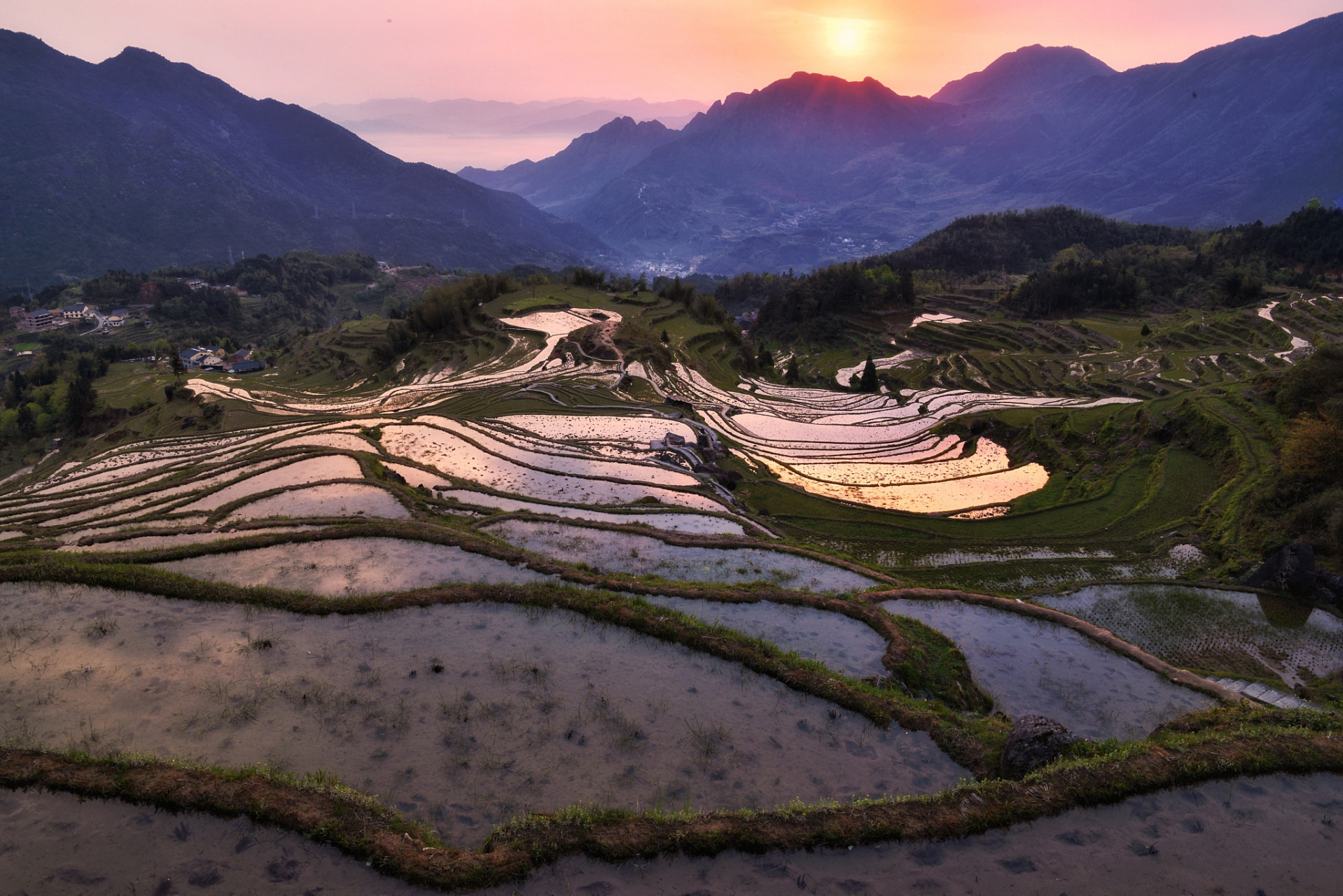 云和梯田,融合了自然和历史的交融之美,是一处令人流连忘返的旅行胜地