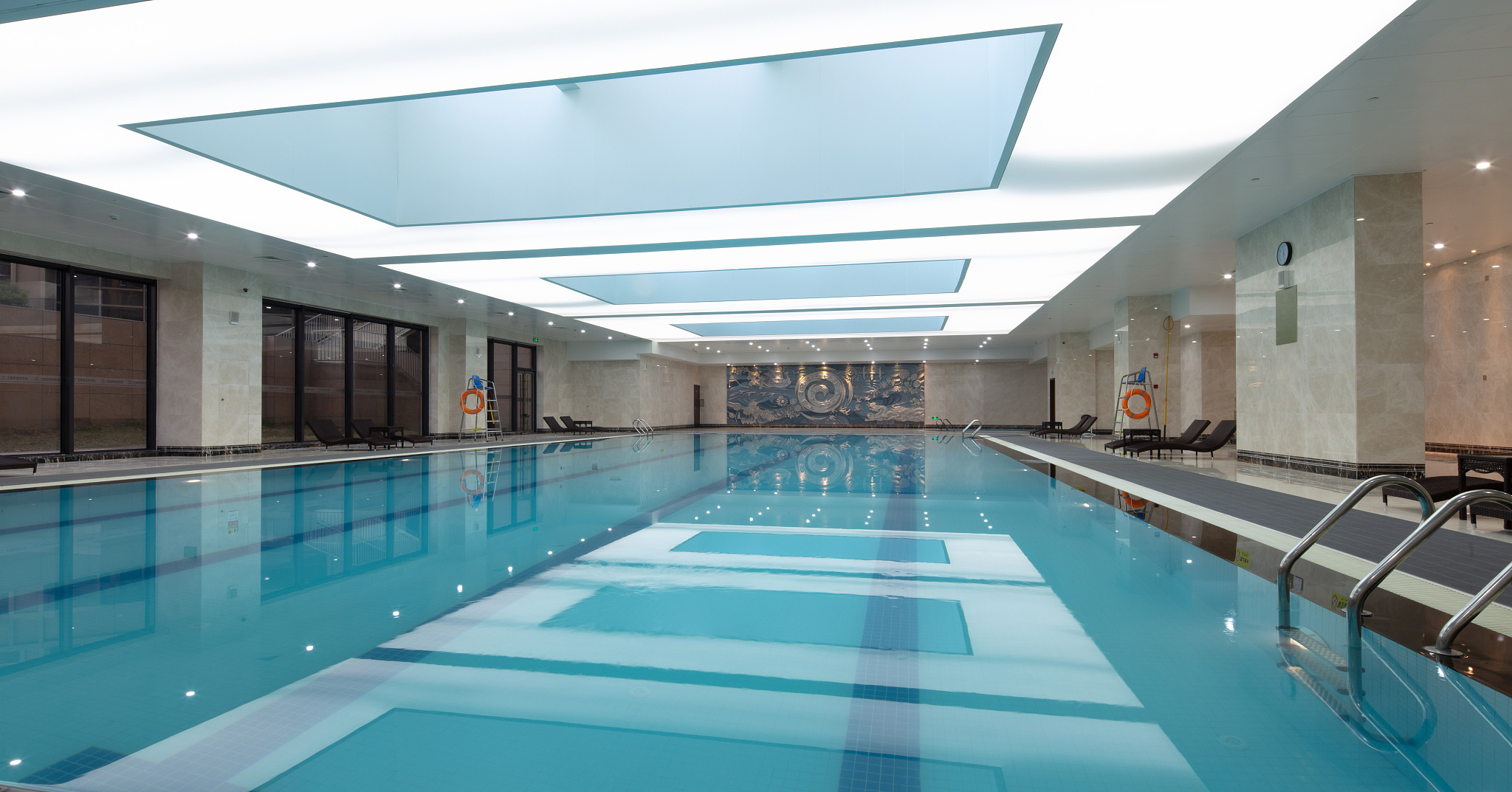 无锡这家游泳馆的"高素质门槛"真让人心寒!难道没有学位就低人一等?